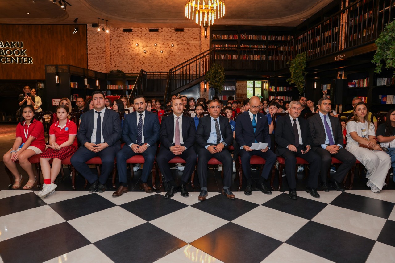 “Azərpoçt” məktəbliləri mükafatlandırdı - FOTOLAR